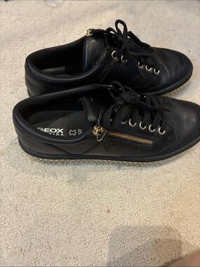 Geox Black Leather Lace-Up Sneakers with Gold Zip Accent👵MT